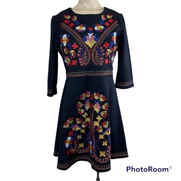 LAI MENG FIVE CATS Elegant Black Floral Embroidered Dress - Picture 2 of 13